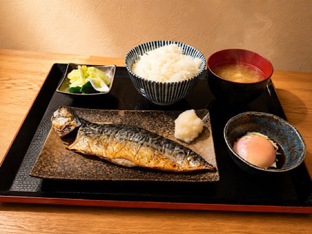 塩サバ一夜干し定食(半熟卵付き)